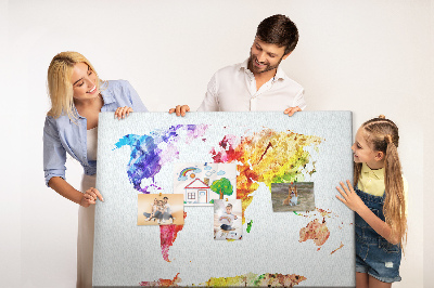 Kurk prikbord met een kleurrijke aquarel wereldkaart