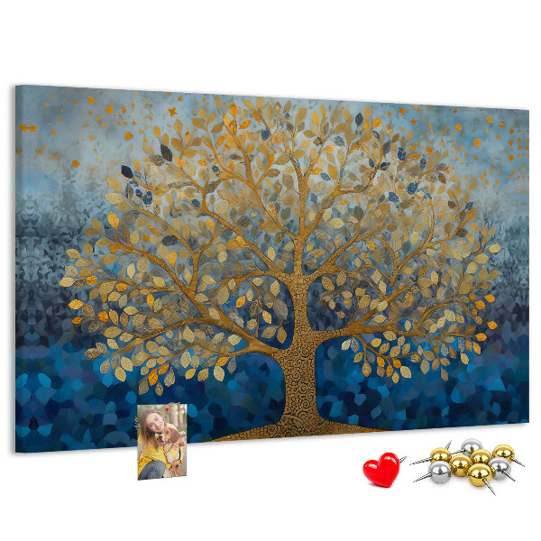 Kurk prikbord met bladgoud op een blauwe boomachtergrond