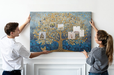 Kurk prikbord met bladgoud op een blauwe boomachtergrond
