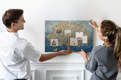 Kurk prikbord met bladgoud op een blauwe boomachtergrond