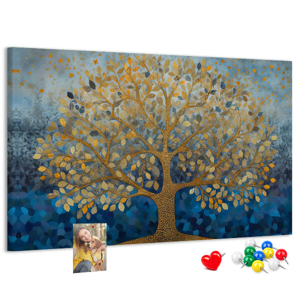 Kurk prikbord met bladgoud op een blauwe boomachtergrond