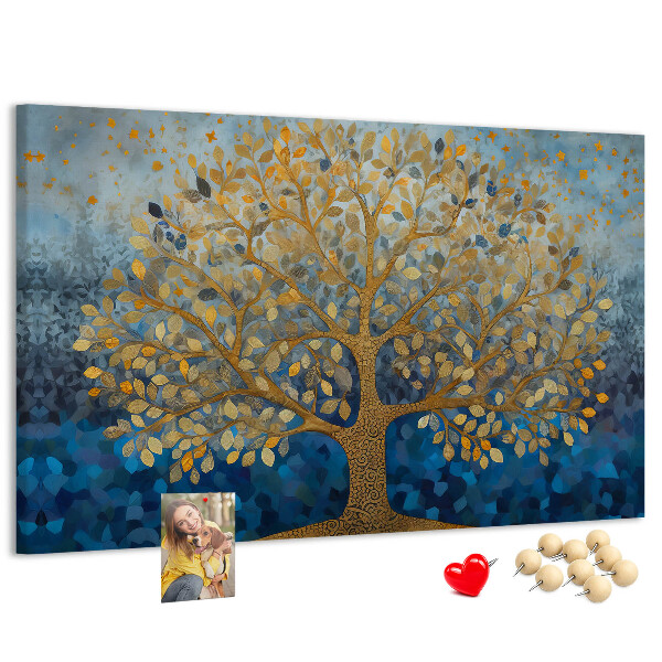 Kurk prikbord met bladgoud op een blauwe boomachtergrond