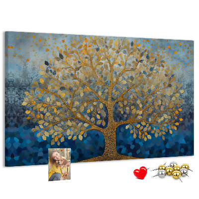 Kurk prikbord met bladgoud op een blauwe boomachtergrond