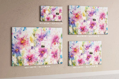 Kurkbord met aquareltekeningen van bloemen in verschillende tinten roze