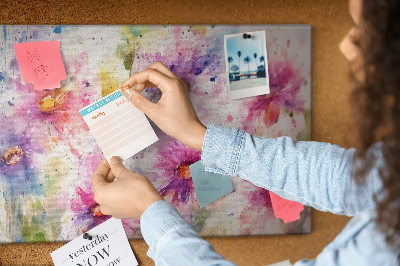 Kurkbord met aquareltekeningen van bloemen in verschillende tinten roze