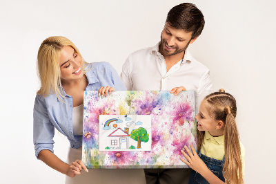 Kurkbord met aquareltekeningen van bloemen in verschillende tinten roze