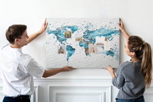 Kurkbord wereldkaart met aquarel design