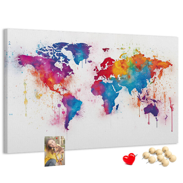Kurken prikbord met kleurrijke aquarel wereldkaart