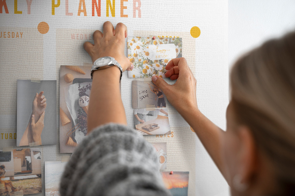 Kurkbord weekplanner in pastelkleuren