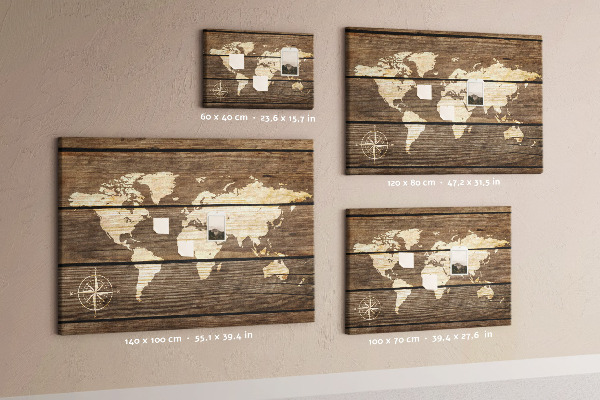 Prikbord wereldkaart op een achtergrond van houten planken