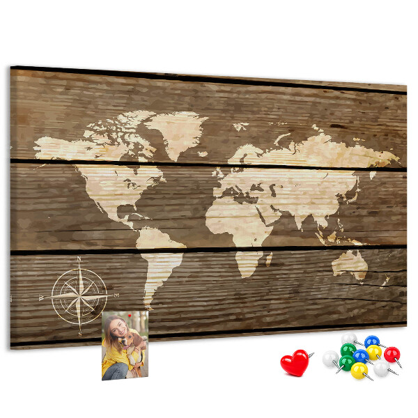 Prikbord wereldkaart op een achtergrond van houten planken