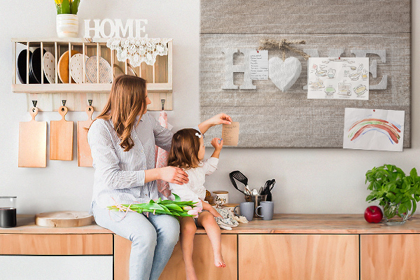 Kurkbord stijlvol met HOME-opschrift en hartje