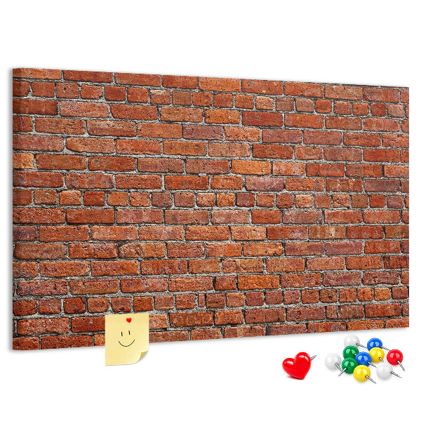 met een print van een bakstenen muur in warme tinten