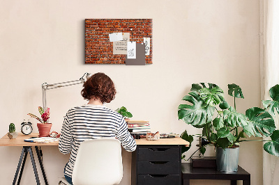 Kurk prikbord met een print van een bakstenen muur in warme tinten