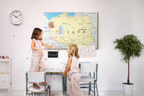 Kurkbord kaart van Polen met aanduiding van Warschau