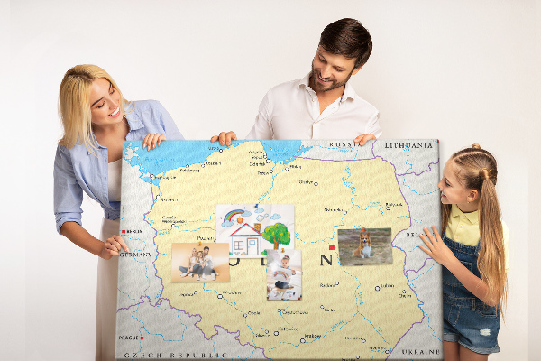 Kurkbord kaart van Polen met aanduiding van Warschau
