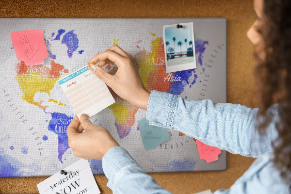 Kurk prikbord wereldkaart in aquarel-stijl