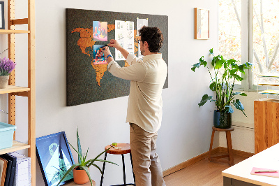 Prikbord met een oude wereldkaart in bruintinten