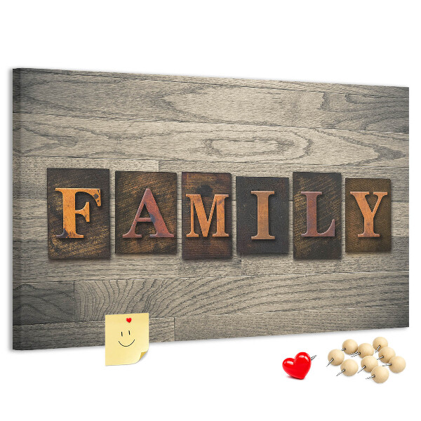 Kurkbord familiebrieven op een houten achtergrond