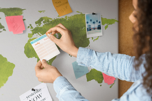 Kurkbord wereldkaart in aquarel-stijl