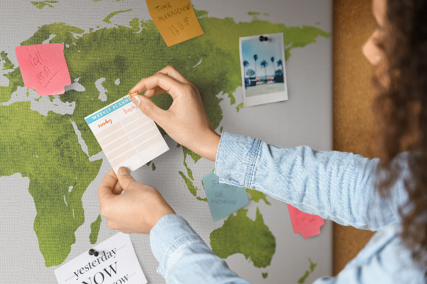 Kurkbord wereldkaart in aquarel-stijl
