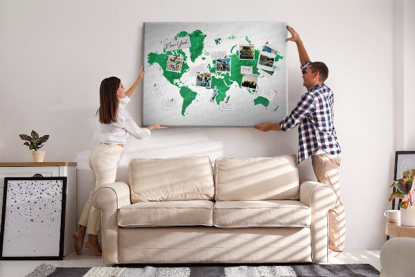 Prikbord met een groene aquarel wereldkaart
