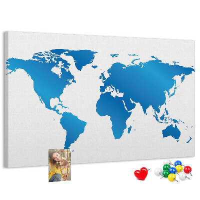 Prikbord met een blauwe wereldkaart op een witte achtergrond