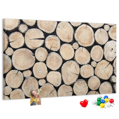 Kurkbord met natuurlijke houten cirkels als achtergrond