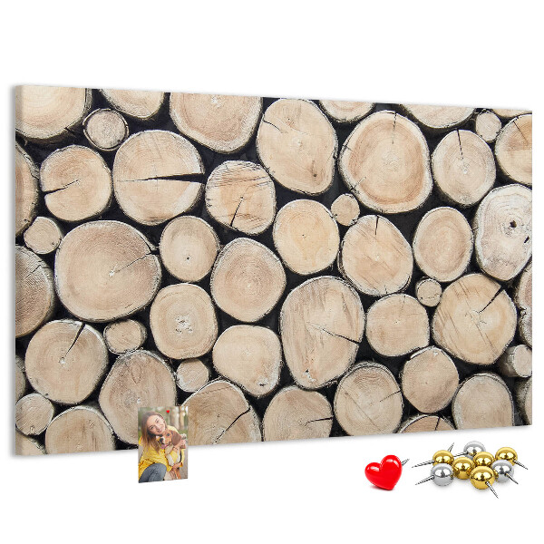 Kurkbord met natuurlijke houten cirkels als achtergrond