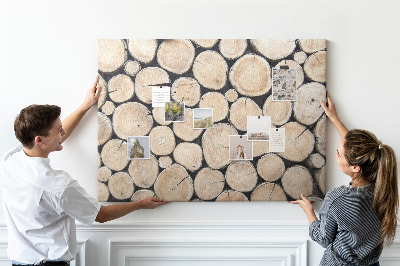 Kurkbord met natuurlijke houten cirkels als achtergrond