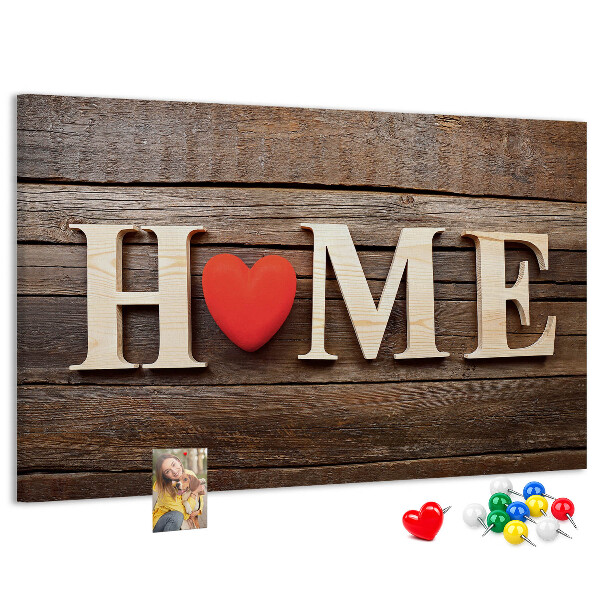 Kurk prikbord houten letters met een hart op de achtergrond