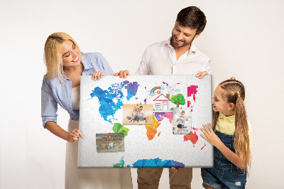 Kurkbord wereldkaart kleurrijke veelhoekige wereldkaart