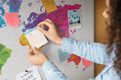 Kurkbord wereldkaart kleurrijke veelhoekige wereldkaart