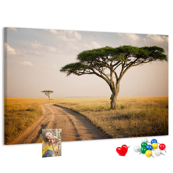 Prikbord met een Afrikaans landschap van een weg met een boom