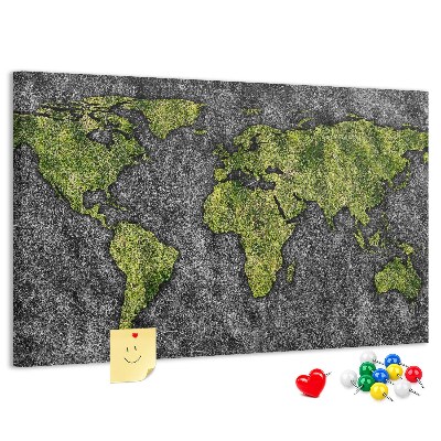 Kurkbord met een groene wereldkaart op een grijze achtergrond