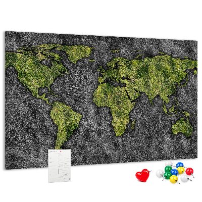 Kurkbord met een groene wereldkaart op een grijze achtergrond