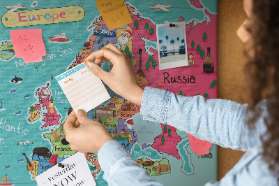 Kurkbord met een kleurrijke kaart van Europa en landnamen