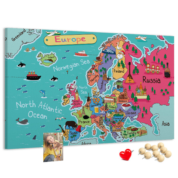 Kurkbord met een kleurrijke kaart van Europa en landnamen