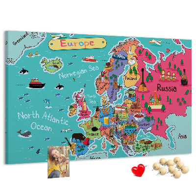 Kurkbord met een kleurrijke kaart van Europa en landnamen