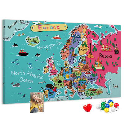 Kurkbord met een kleurrijke kaart van Europa en landnamen