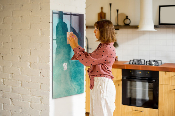 Decoratief glazen wandbord beschrijfbaar en magnetisch Een kleurrijk prikbord voor foto's en notities
