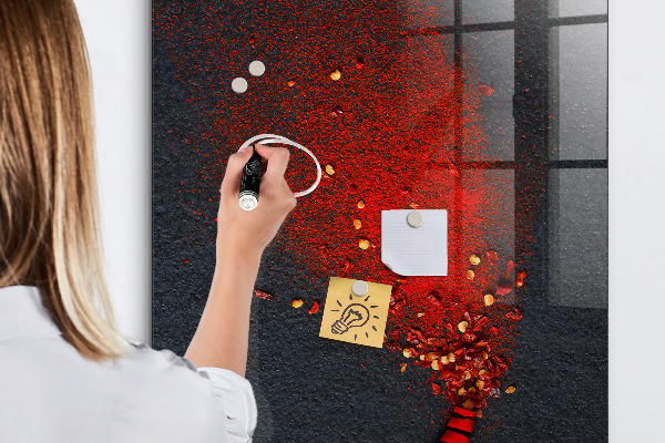 Decoratief glazen wandbord beschrijfbaar en magnetisch Een creatieve plek voor herinneringen en foto's