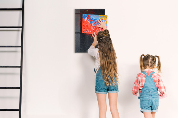 Decoratief glazen wandbord beschrijfbaar en magnetisch Een creatieve plek voor herinneringen en foto's