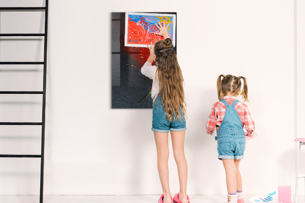 Decoratief glazen wandbord beschrijfbaar en magnetisch Een creatieve plek voor herinneringen en foto's