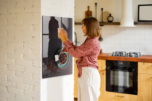 Decoratief glazen wandbord beschrijfbaar en magnetisch Een knusse plek voor herinneringen en aantekeningen.