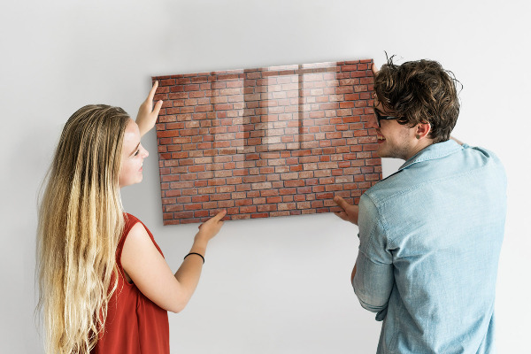 Memobord van glas met print inclusief neodymium magneten Een prikbord aan een bakstenen muur