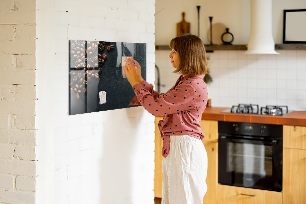 Decoratief glazen wandbord beschrijfbaar en magnetisch Koffie en herinneringen op één plek.