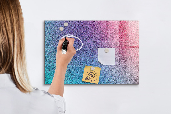 Decoratief glazen wandbord beschrijfbaar en magnetisch Een kleurrijk prikbord voor notities en foto's