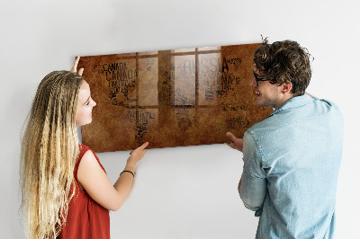 Decoratief glazen wandbord beschrijfbaar en magnetisch Een wereldkaart met persoonlijke herinneringen.