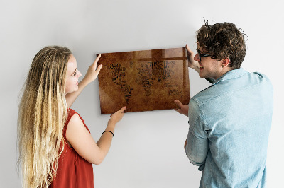 Decoratief glazen wandbord beschrijfbaar en magnetisch Een wereldkaart met persoonlijke herinneringen.